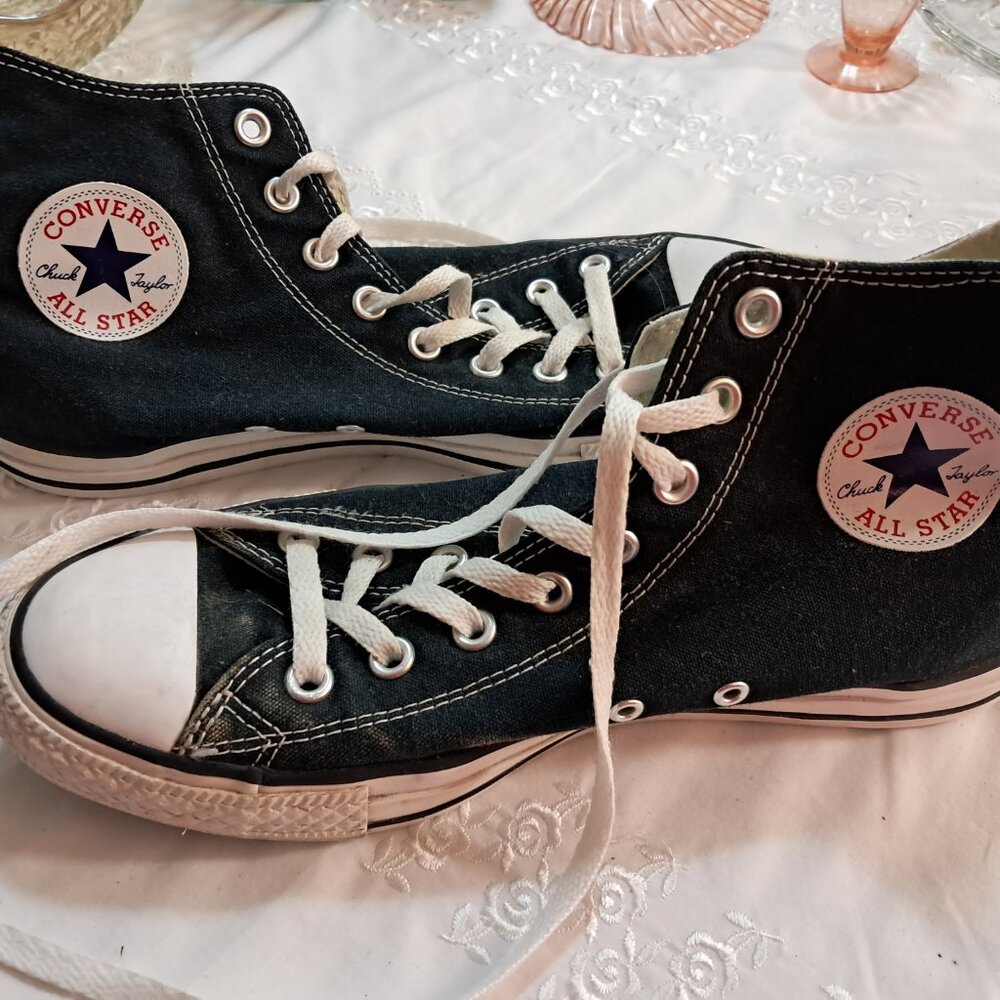 Chuck Taylor Converse High Top Unisex Sneakers Men Size 8 Women Size 10 EUC